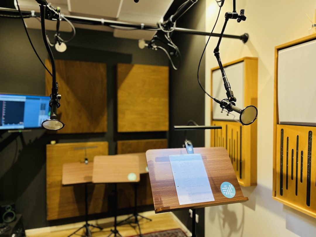 Hörspiel Podcast Studio We Are Producers Anno Der römische Traum Studio 1 ist vorbereitet für die Aufnahme des Hörspiel-Podcasts "Der römische Traum", der die offizielle Vorgeschichte zum neuen Teil der Anno-Reihe – "Anno 117: Pax Romana" erzählt.