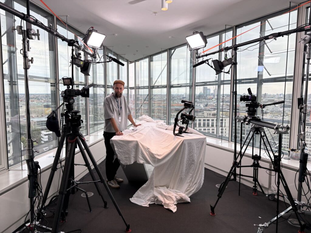 Falk Andreas von We Are Producers bei ProSieben Sat1 Newstime Spezial Interviews am Potsdamer Platz in Berlin